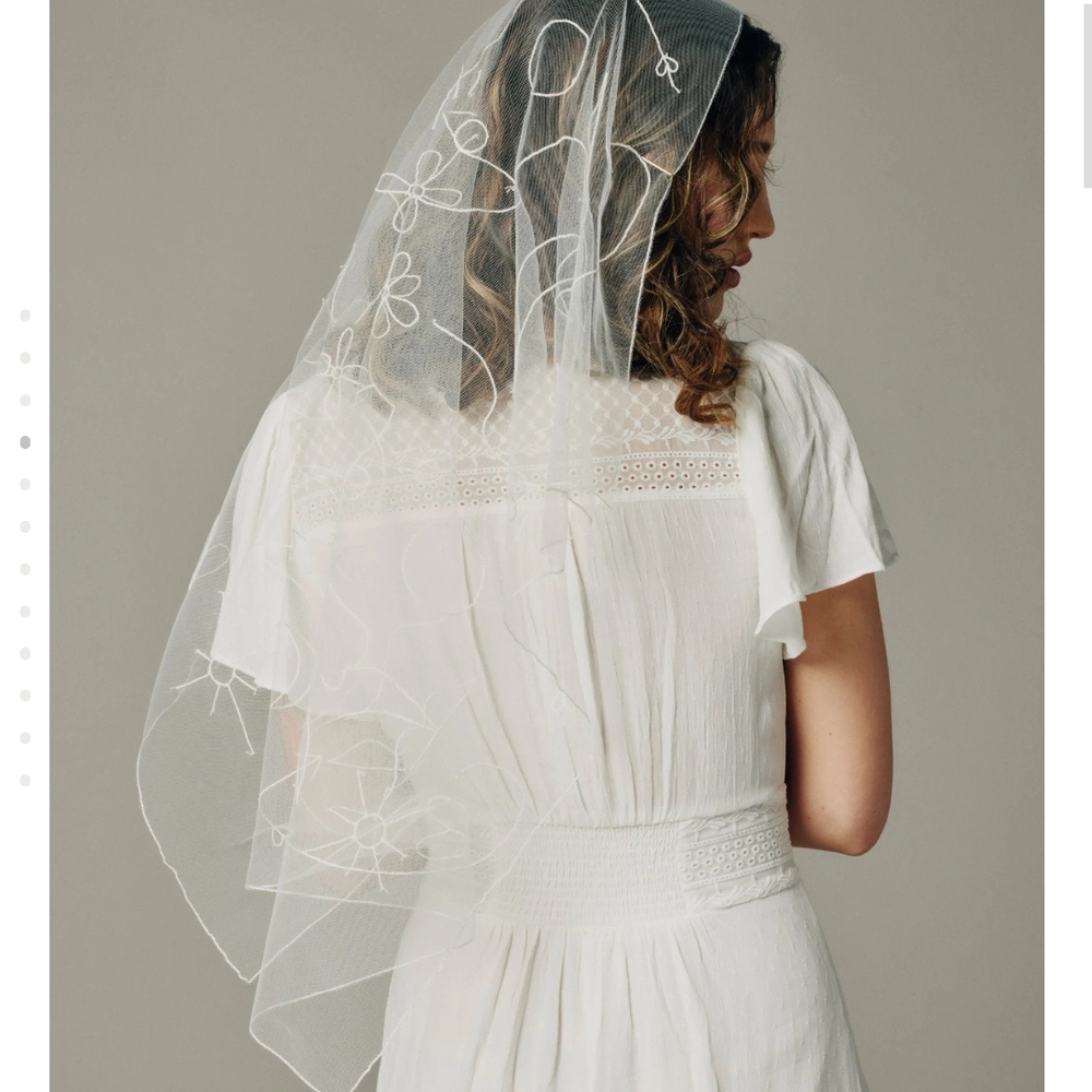 SUNDRY .- KIT AGAR WEDDING VEIL COLLAB